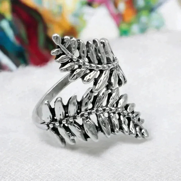 🆕Boho Style Adjustable Olive Leaf Ring 🌿 Antique Silver Finish Fits Sizes 6-9 - Picture 1 of 14